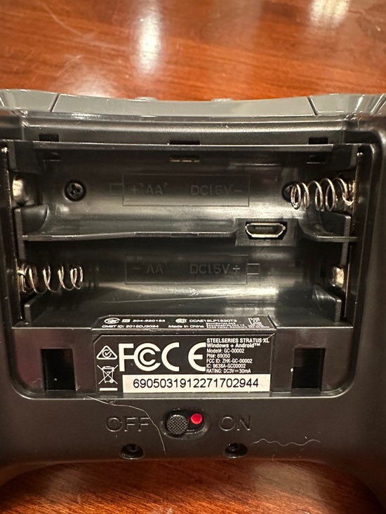 SteelSeries Black and Orange Gaming Controller - Picture 2 of 3